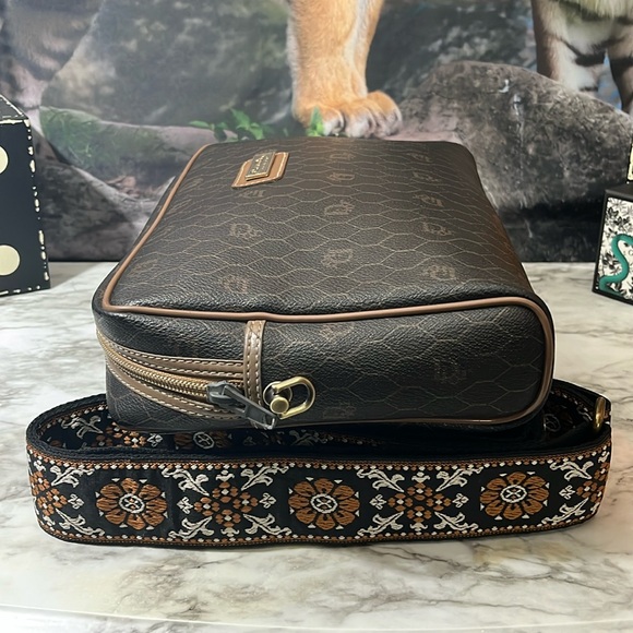 Christian Dior Vintage Honeycomb Clutch/Cosmetic Bag With Crossbody Strap. - Picture 7 of 17